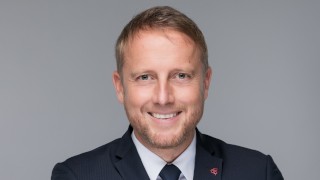 Dirk  Hecker